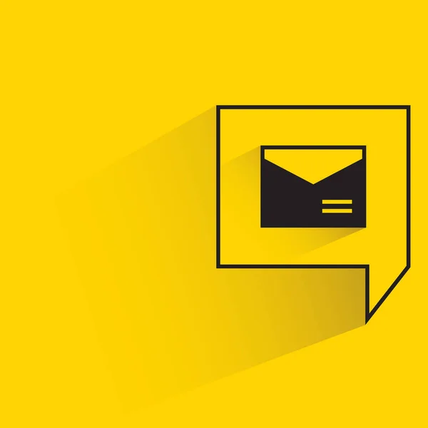 Wiadomość Mail Cieniem Żółtym Tle — Wektor stockowy