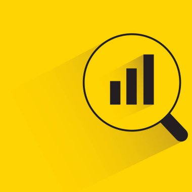 Veri analizleri, büyüteç ve çubuk grafiği sarı arkaplan üzerine düşür