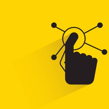 Düşen gölge sarı arkaplan ile ağa dokunuyor ve birbirine bağlıyor