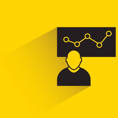 Sarı arkaplanda gölgesi olan beyaz tahtada analist ve grafik