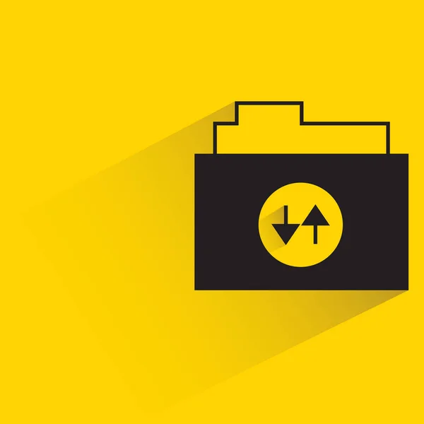 Folder Strzałki Przesłać Symbol Pobierania Żółtym Tle — Wektor stockowy