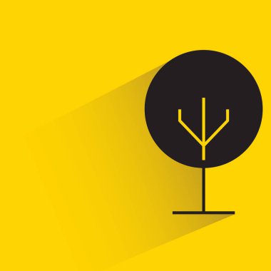 Sarı arka planda gölgesi olan ağaç