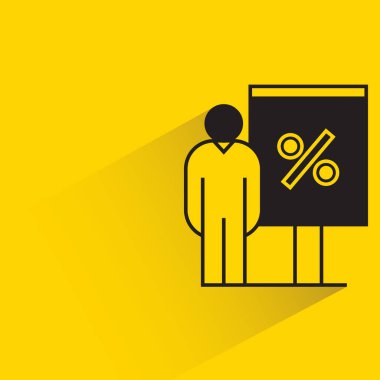 Sarı arkaplanda beyaz tahta simgesinde yüzdesi olan adam