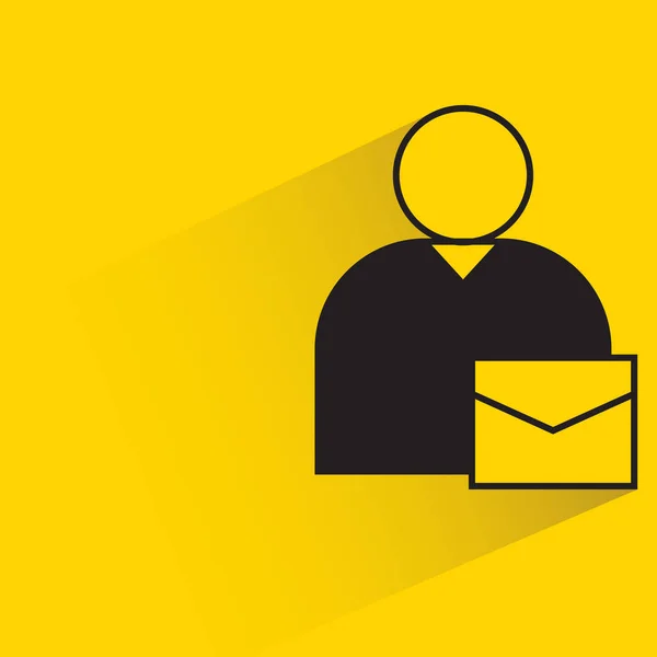 Usuário Com Ícone Mail Fundo Amarelo — Vetor de Stock