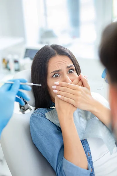 Cliente Tem Medo Dentista Consultório Odontológico — Fotografia de Stock