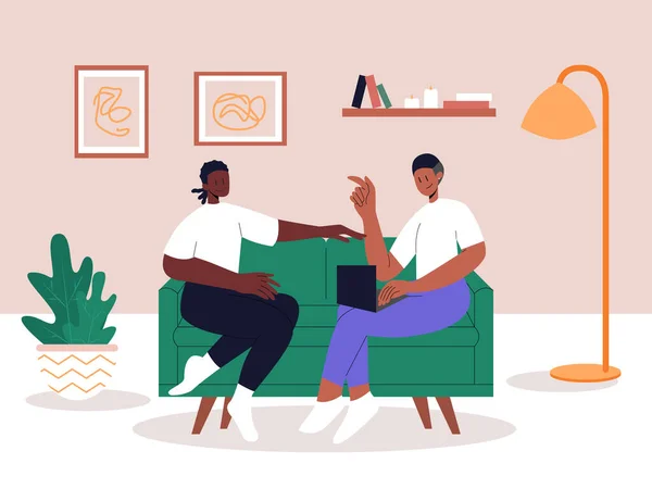 Exotisches lesbisches Paar entspannt sich auf bequemem Sofa im Wohnzimmer. Zeit miteinander in der Wohnung verbringen. Frau mit Laptop. Menschen, die auf der Couch sitzen. Lebensstil nach der Quarantäne. Vektorillustration. — Stockvektor