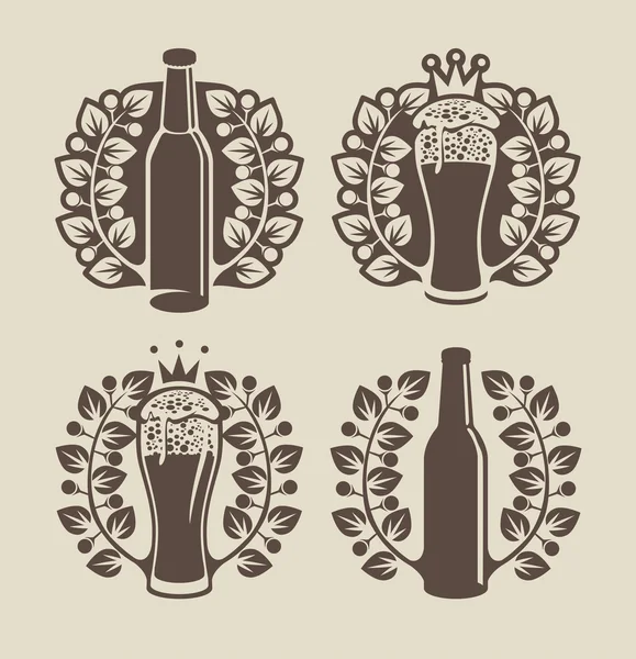 Verres à bière, bouteille et couronne de laurier — Image vectorielle