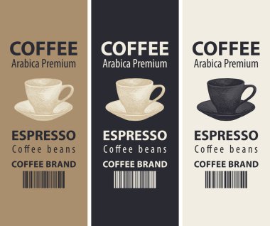 Farklı renklerde kahve çekirdekleri için üç vektör etiketi seti. Elle çizilmiş fincanlar, barkodlar ve yazıtlarla kahve etiketleri Espresso, Arabica primi