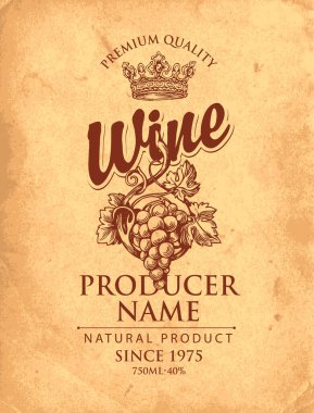 Elle çizilmiş üzümlü şarap etiketi, süslü taç ve eski bir kağıt üzerine eski usul yazılar.