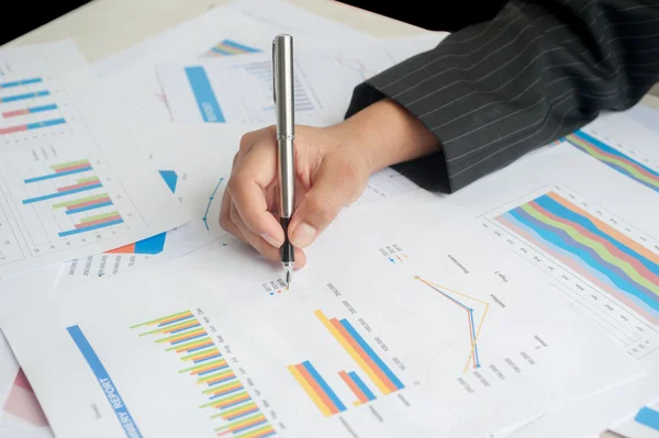 Businesswoman examine statistics — Stock Photo, Image