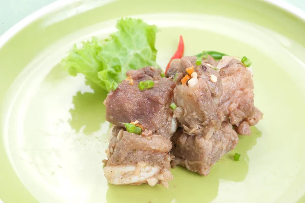 Cuisine thaïlandaise, Porc tranché frit à l'ail — Photo