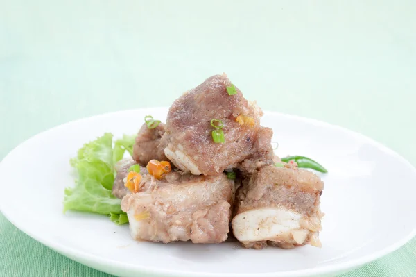 Cuisine thaïlandaise, Porc tranché frit à l'ail — Photo