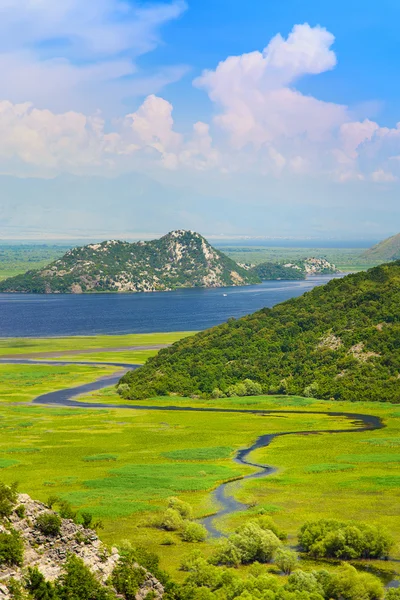 Rijeka río Crnojevica serpenteante — Foto de Stock