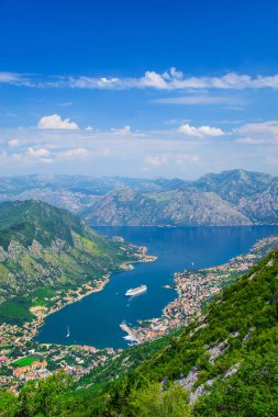 Kotor Körfezi ile yolcu gemisi