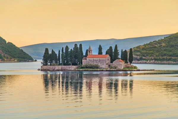 Perast 근처 세인트 조지 섬 — 스톡 사진