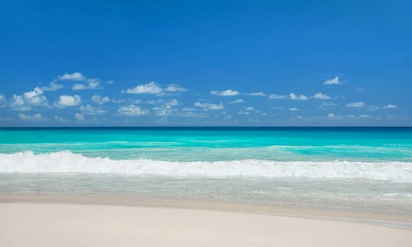 Plage tropicale Anse Georgette à île de Praslin, Seychelles — Photo