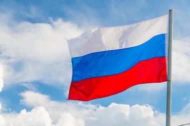Rus bayrağı dalgalanıyor