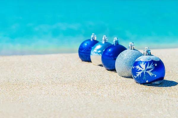 Christmas tree decorations on  beach — Stock Photo, Image