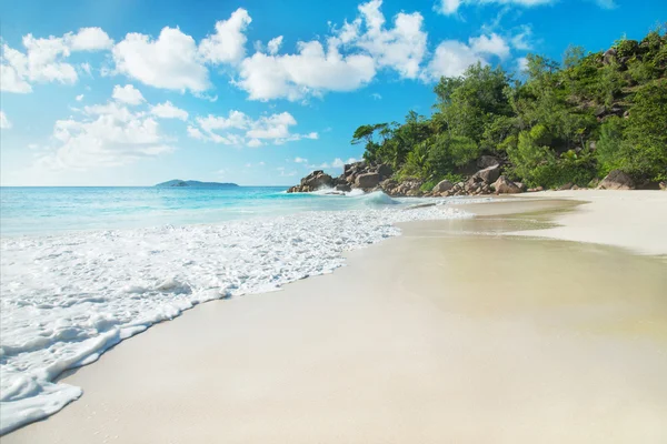 Tropikalnej plaży anse żorżeta na wyspie praslin, Seszele — Zdjęcie stockowe