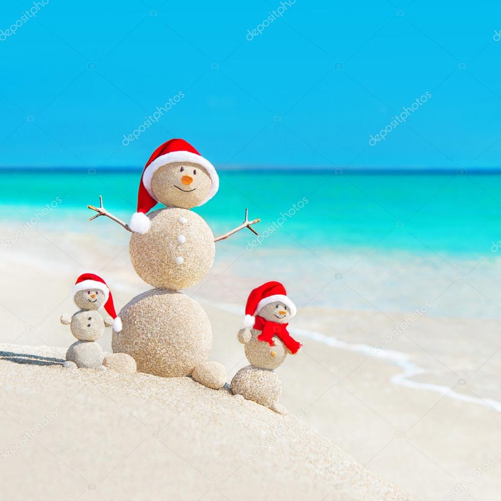 Snowmen family at beach