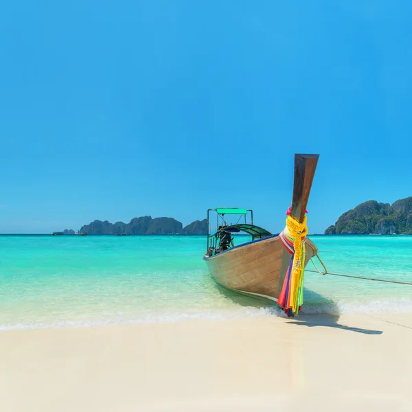 Traditional thai longtail boat — Stock Photo, Image