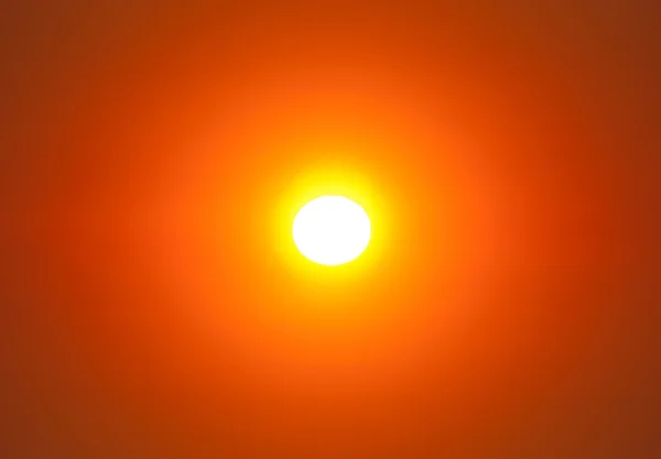 明るい太陽の夕焼け空 — ストック写真