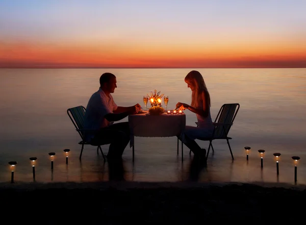Par dela en romantisk middag — Stockfoto