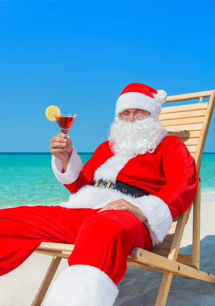 Christmas Santa Claus with cocktail — Stock Photo, Image