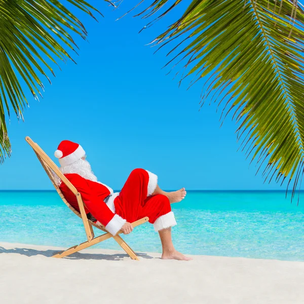 Christmas Santa Claus op strand — Stockfoto