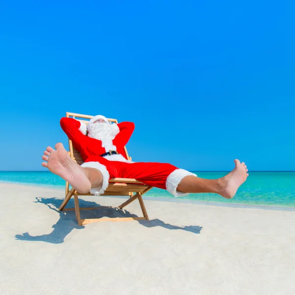 Boże Narodzenie Santa Claus na plaży — Zdjęcie stockowe