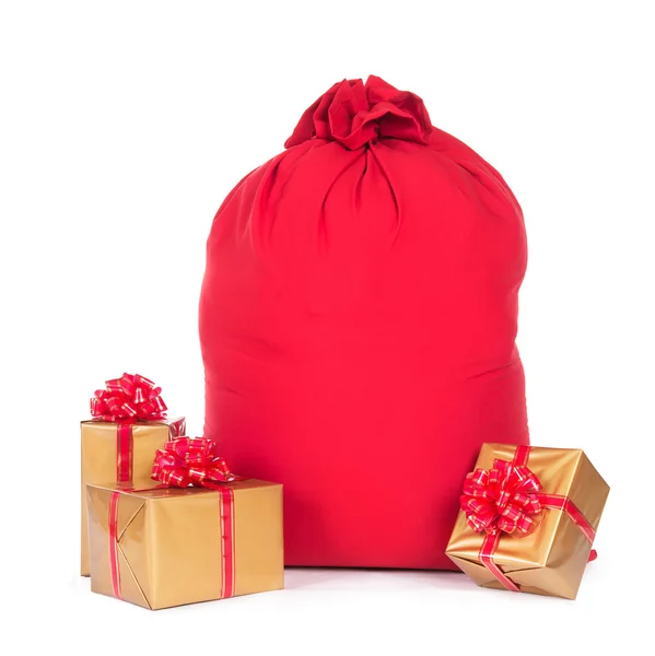 Roter Weihnachtssack voller Geschenkboxen — Stockfoto