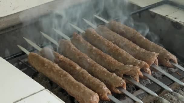 Shish Kebab Fríe Una Parrilla Carboncio Kebab Carne Picada Fríe — Vídeos de Stock