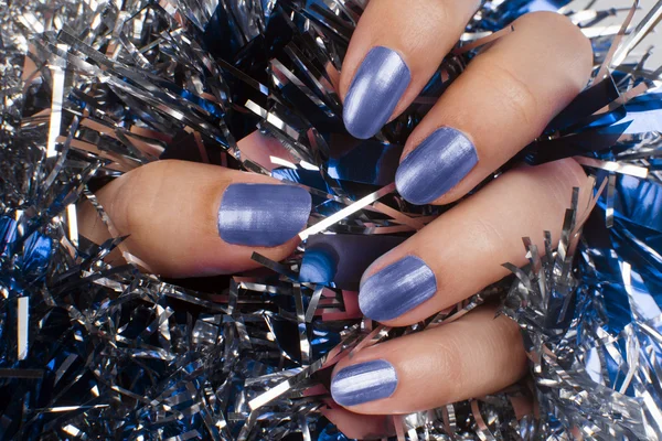 Niebieskie paznokcie manicure — Zdjęcie stockowe