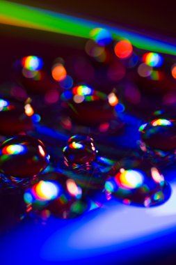 renkli su damlaları