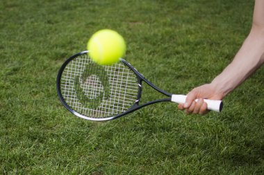 Tenis topu ve raket