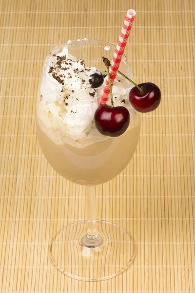 Café helado con cereza agria —  Fotos de Stock