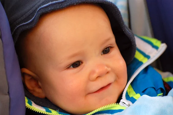 Glimlachende baby portret — Stockfoto