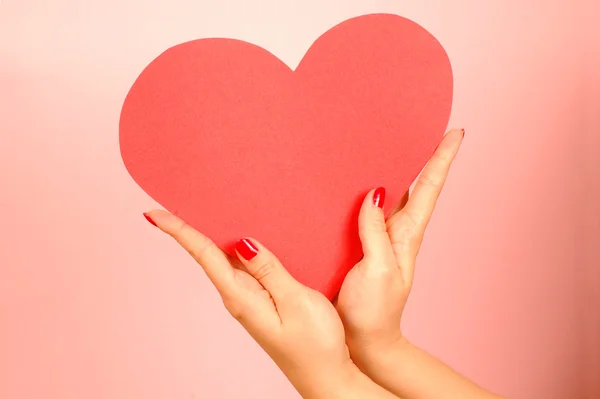 Heart in hands — Stock Photo, Image