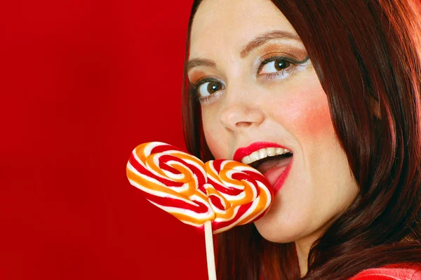 Kvinna med lollipop — Stockfoto