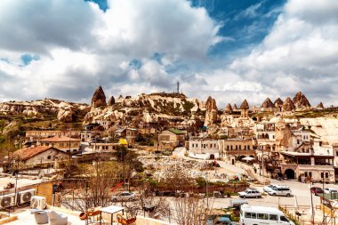 Göreme, Türkiye - 13 Nisan 2016: Top Göreme Köyü görünümüne içinde 
