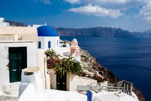 Griechenland, santorini- okt 3: die griechische kirche im oia dorf, meerblick. Oktober 3, 2014 — Stockfoto