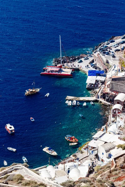 Vista superior al mar y al pueblo Oia, Grecia — Foto de Stock