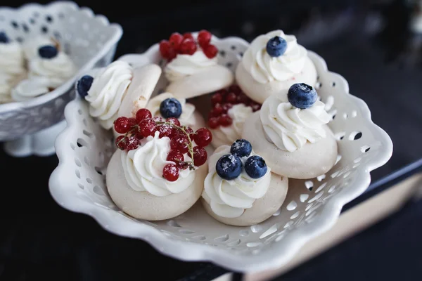 Spuntino nuziale, dolci, torte e divertimenti — Foto Stock