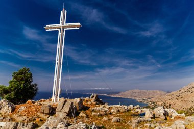 Yunanistan, Rhodes Island. Deniz ve çapraz bir chapel yakınındaki Üstten Görünüm