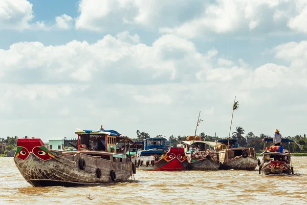 胡志明，越南-2016 年 1 月 15 日: 人们生活的越南湄公河在胡志明市 (西贡)。西贡是越南最大的城市 — 图库照片