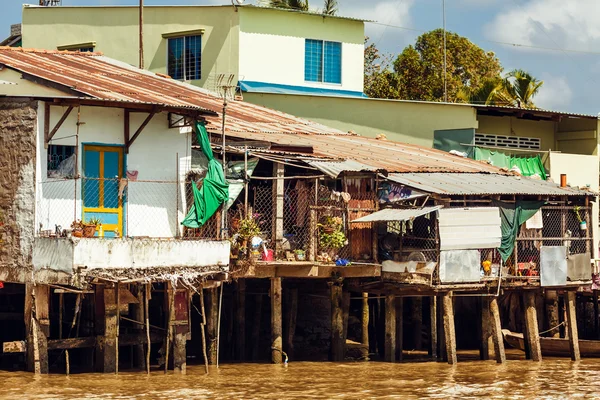 HO CHI MINH, VIETNAM - JAN 15, 2016: Vida do povo vietnamita no rio Mekong em Hochiminh (Saigão). Saigon é a maior cidade do Vietnã — Fotografia de Stock