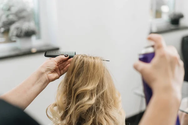 Girl Hair Salon Stylist Make Hair Style Client Woman Hair —  Fotos de Stock