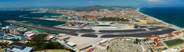 Panoramablick von der spitze des felsens von gibraltar mit einem lebhaften — Stockfoto