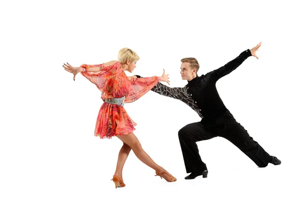 Hermosa pareja en el baile activo de salón — Foto de Stock