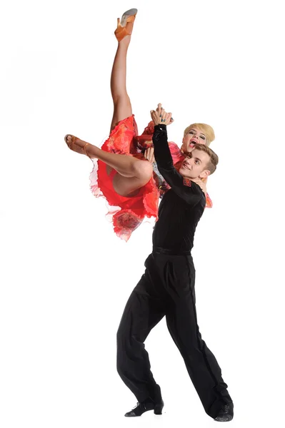 Hermosa pareja en el baile activo de salón — Foto de Stock